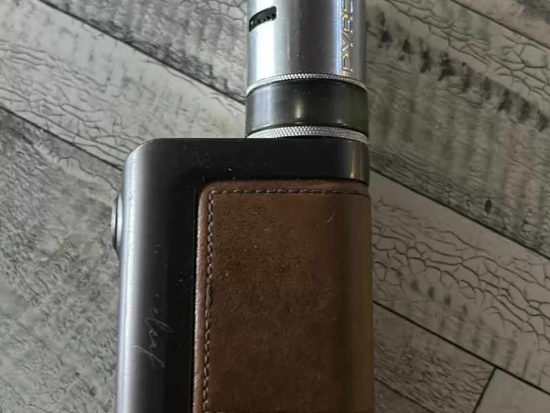 box eleaf + ato pyro v4 + 2 accu 3000