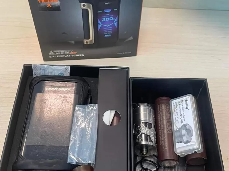 A vendre aegis x + Atomiseur Brunhilde accus LG 3000🔋