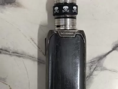 Revenger + 2 accus 3000 mah