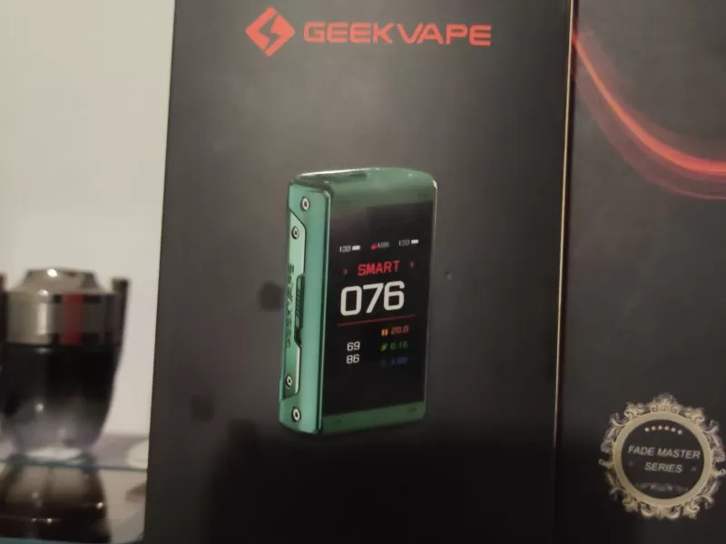 Geekvape t200 + 2 accu + cache